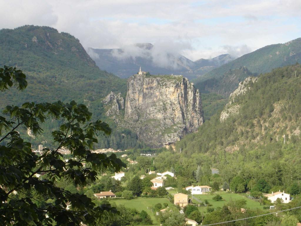 Residence De Plein Air Panoramique A La Porte Des Gorges Du Verdon Castellane Exterior photo